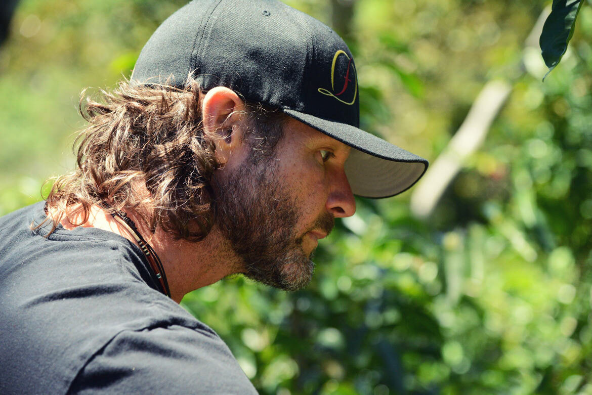 پرتره جیمیسون سوج Jamison Savage کشاورز قهوه اسپشیالتی در مزرعه قهوه فینکا دبورا Finca Deborah